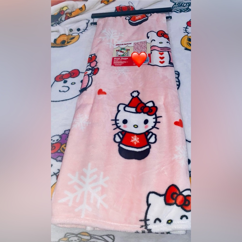 HTF RARE HELLO KITTY CHRISTMAS THROW - Picture 3 of 7